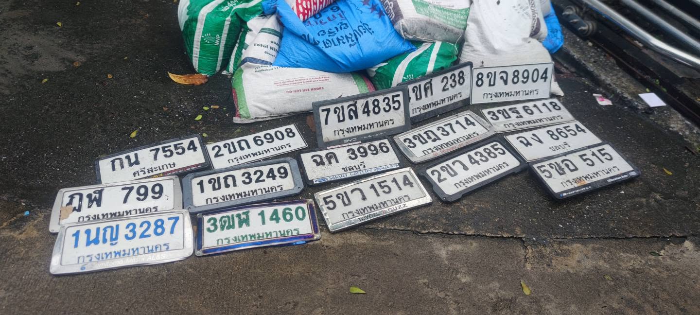 ภาพขยายป้าย 3ขฎ 3714 ในรูปกองป้าย