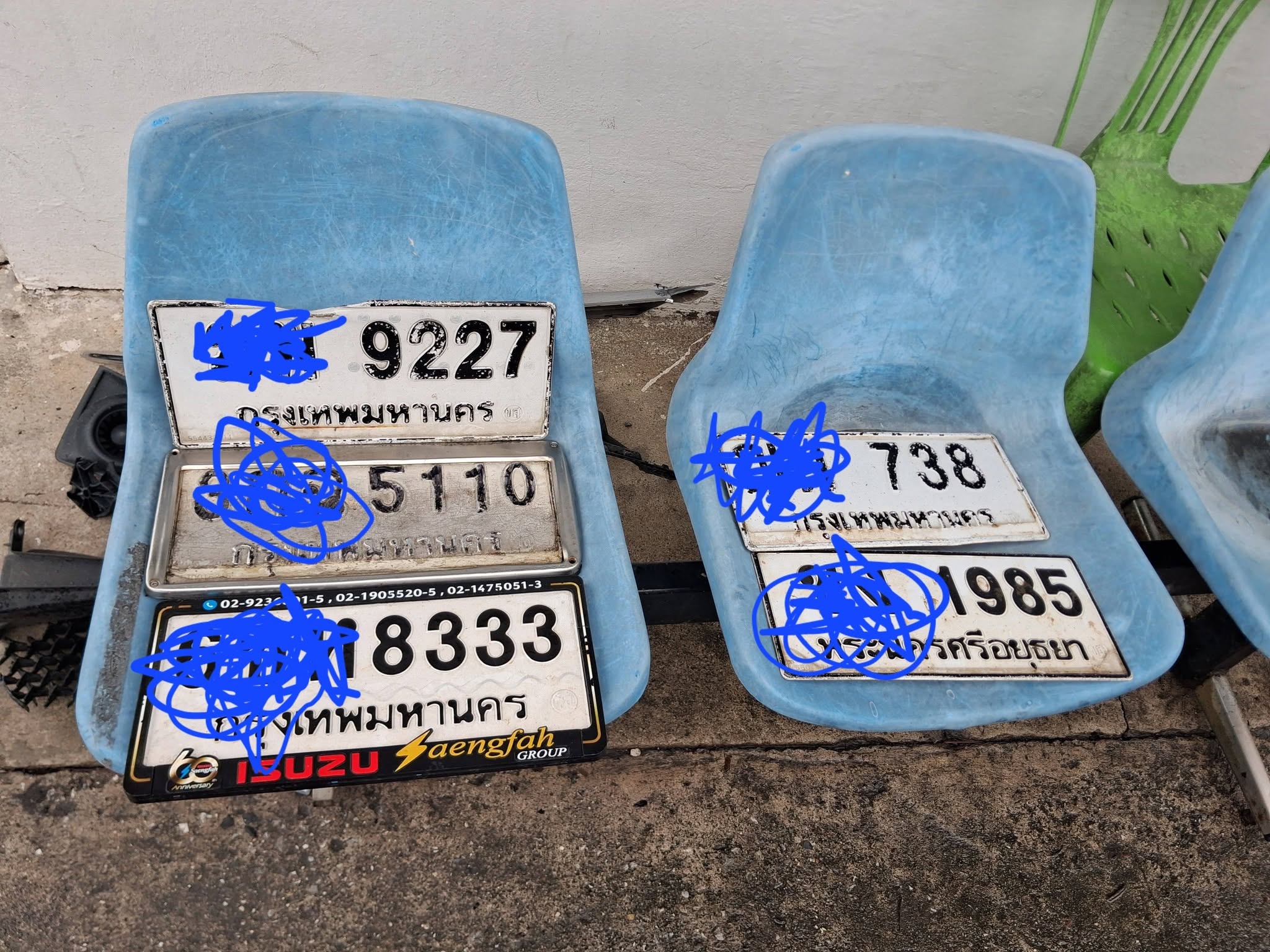 ภาพขยายป้าย ?? 8333 ในรูปกองป้าย