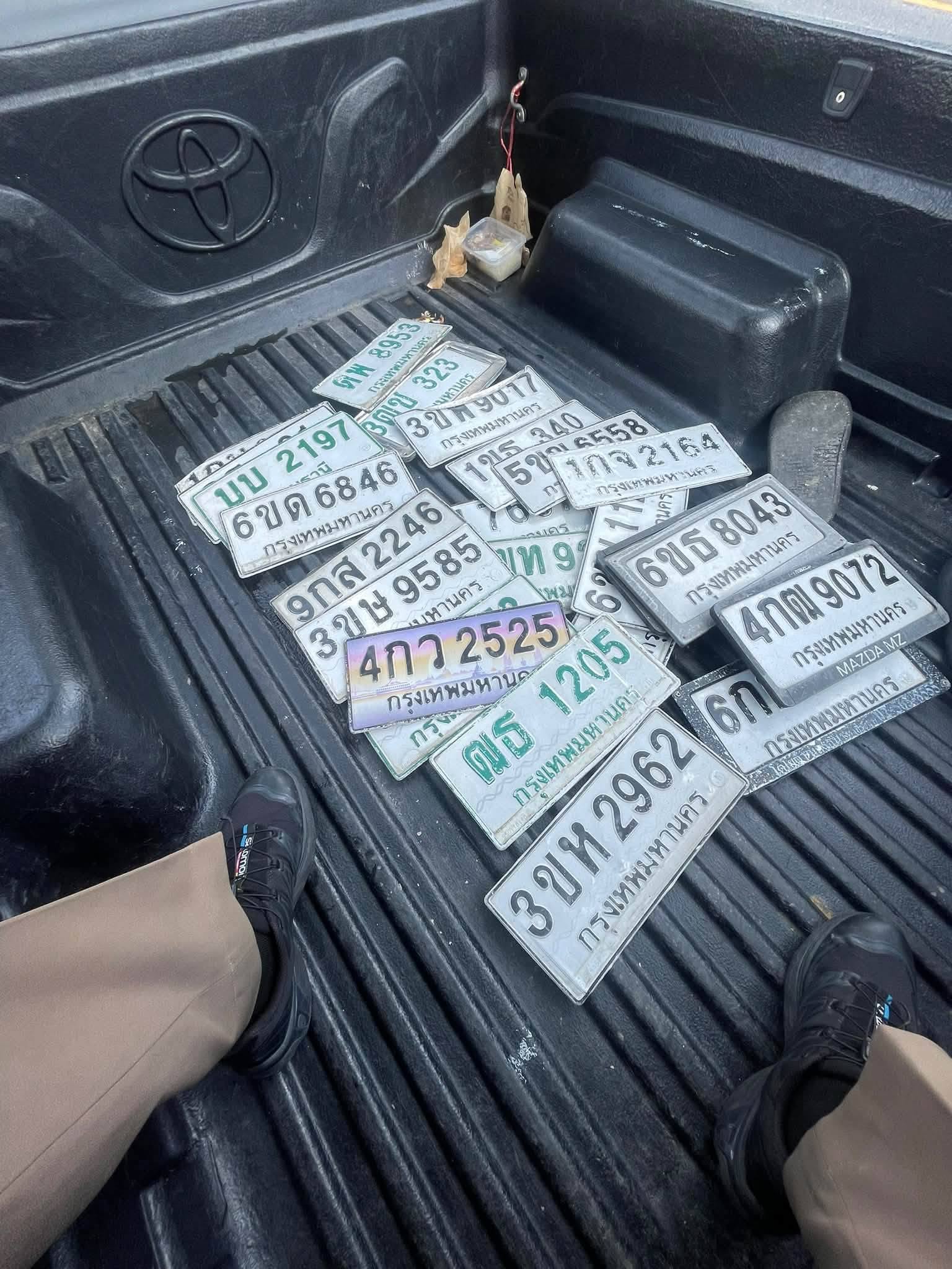 ภาพขยายป้าย 5ข? 6558 ในรูปกองป้าย