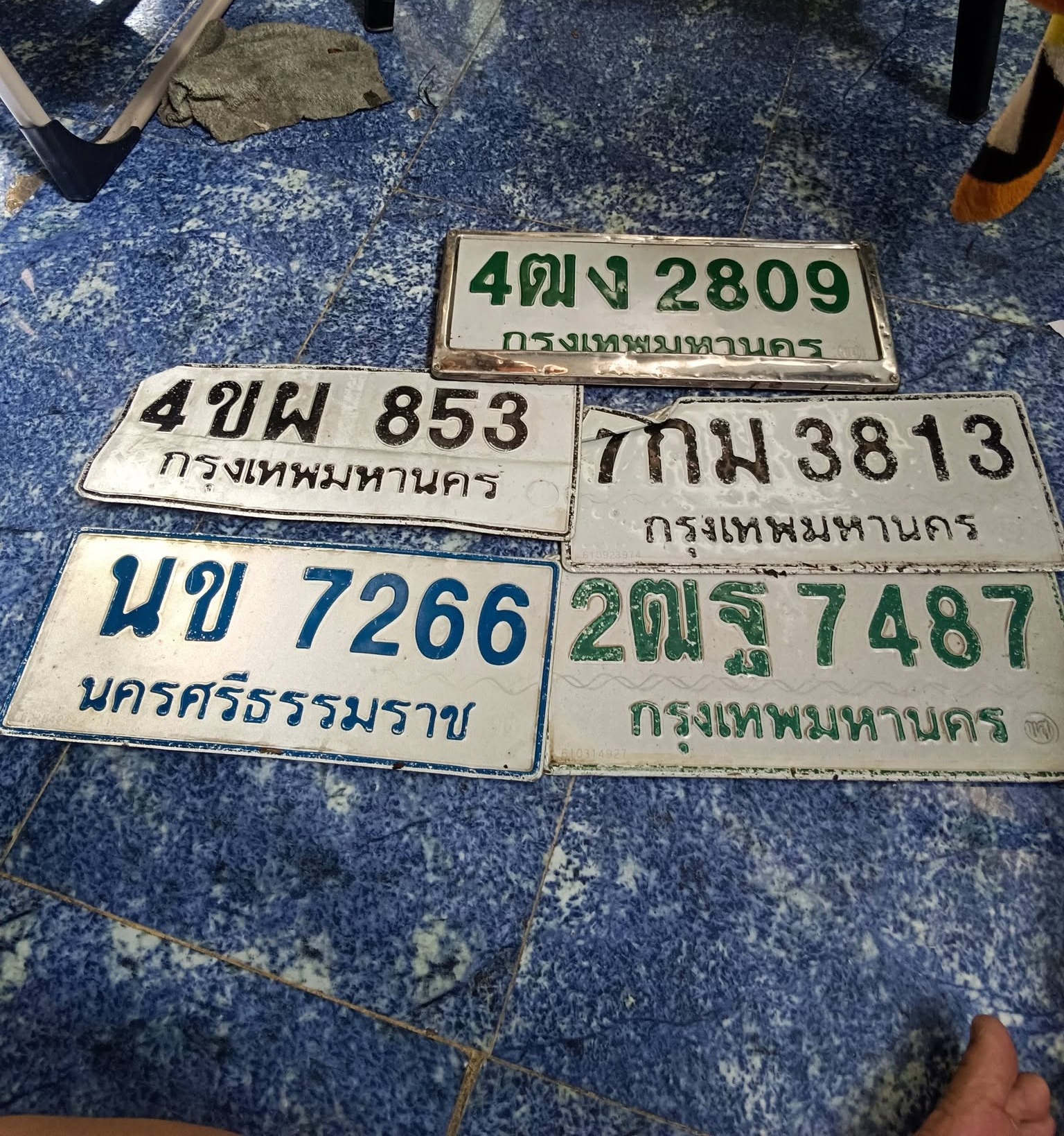 ภาพขยายป้าย 7กม 3813 ในรูปกองป้าย