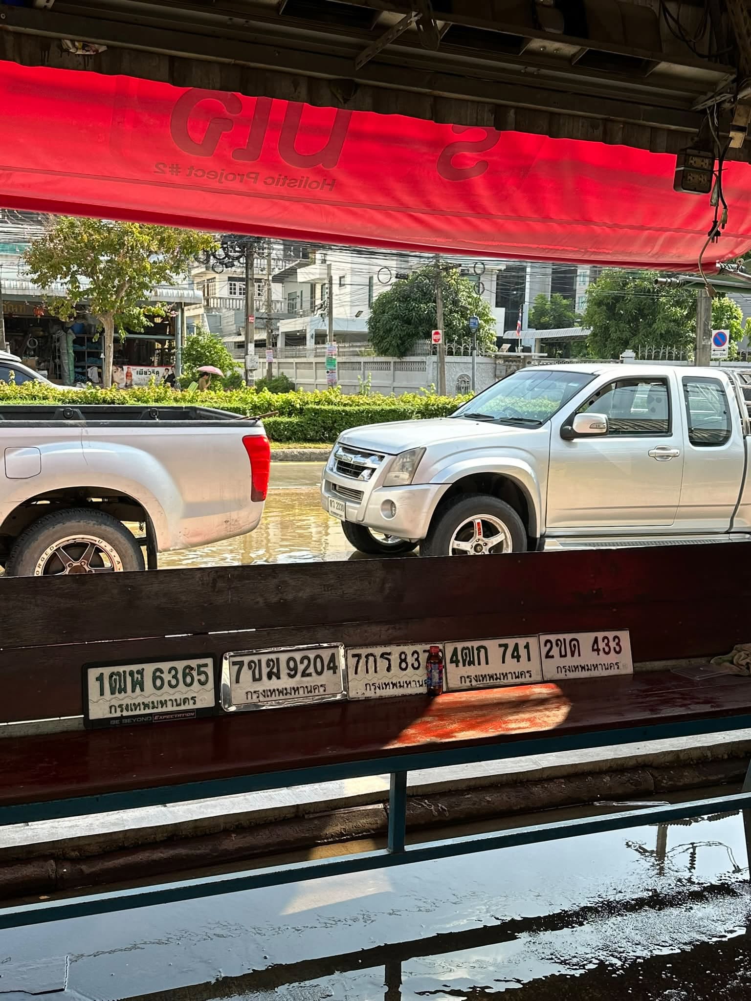 ภาพขยายป้าย 2ขด 433 ในรูปกองป้าย