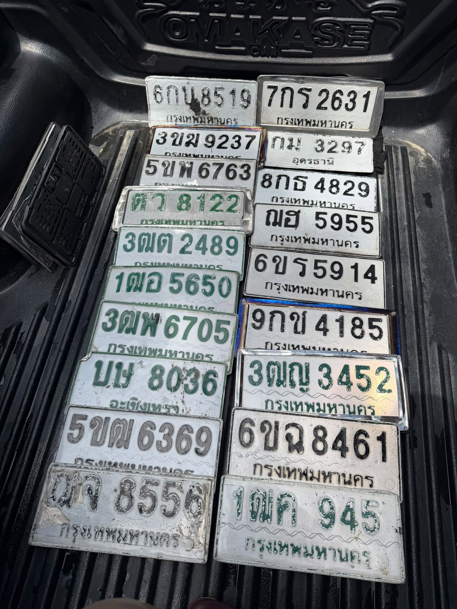 ภาพขยายป้าย บษ 8036 ในรูปกองป้าย