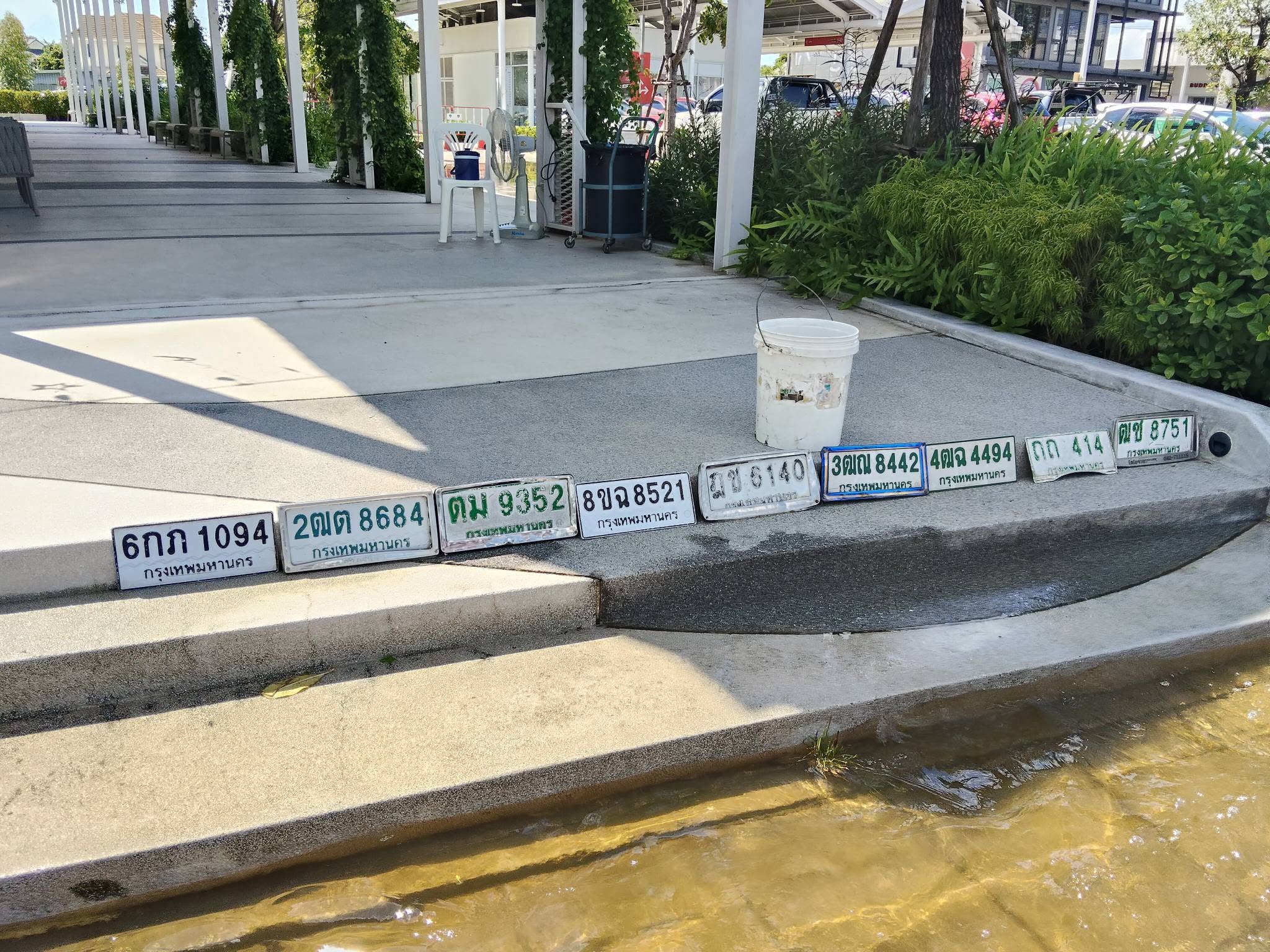 ภาพขยายป้าย ฎช 6140 ในรูปกองป้าย