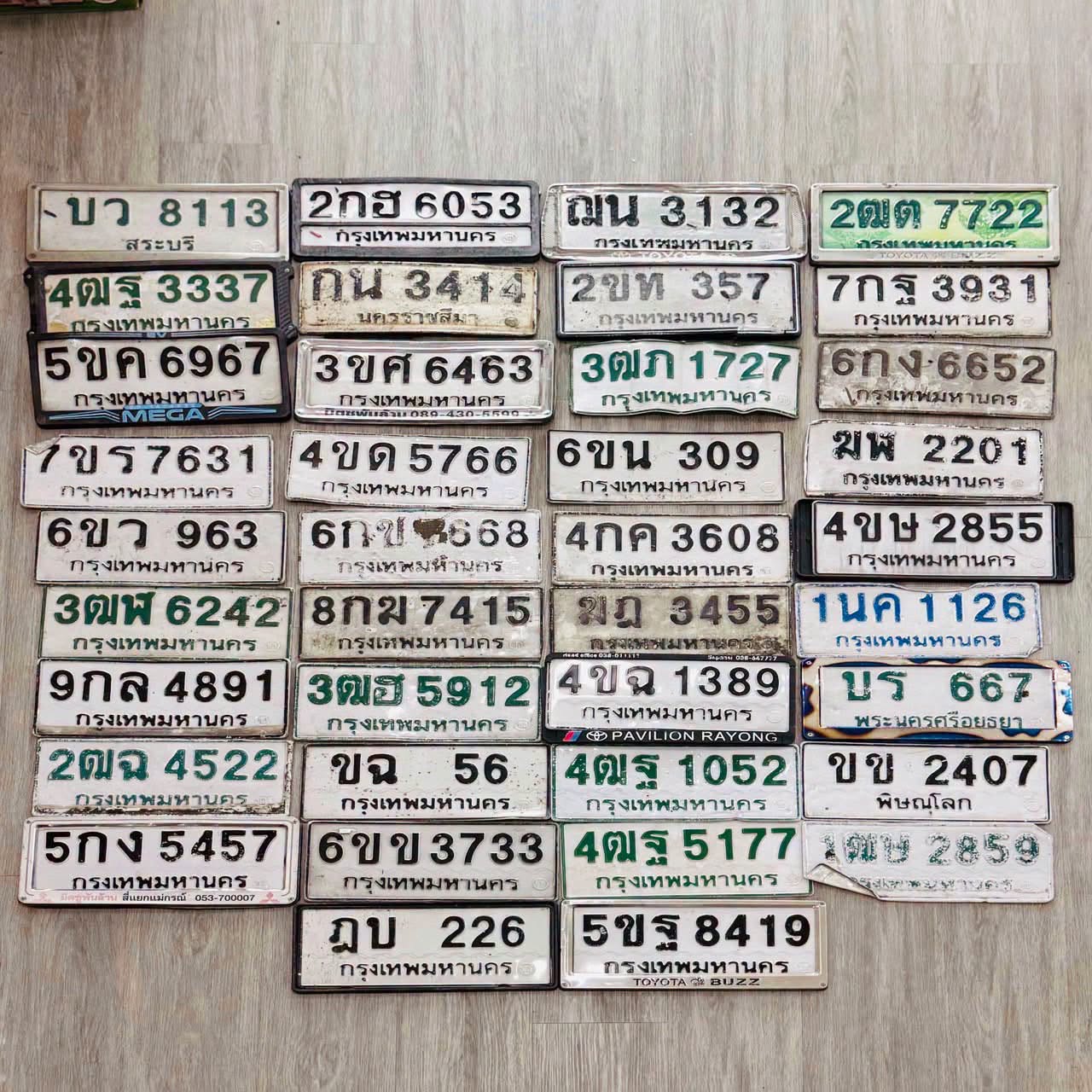 ภาพขยายป้าย 2ฒต 7722 ในรูปกองป้าย