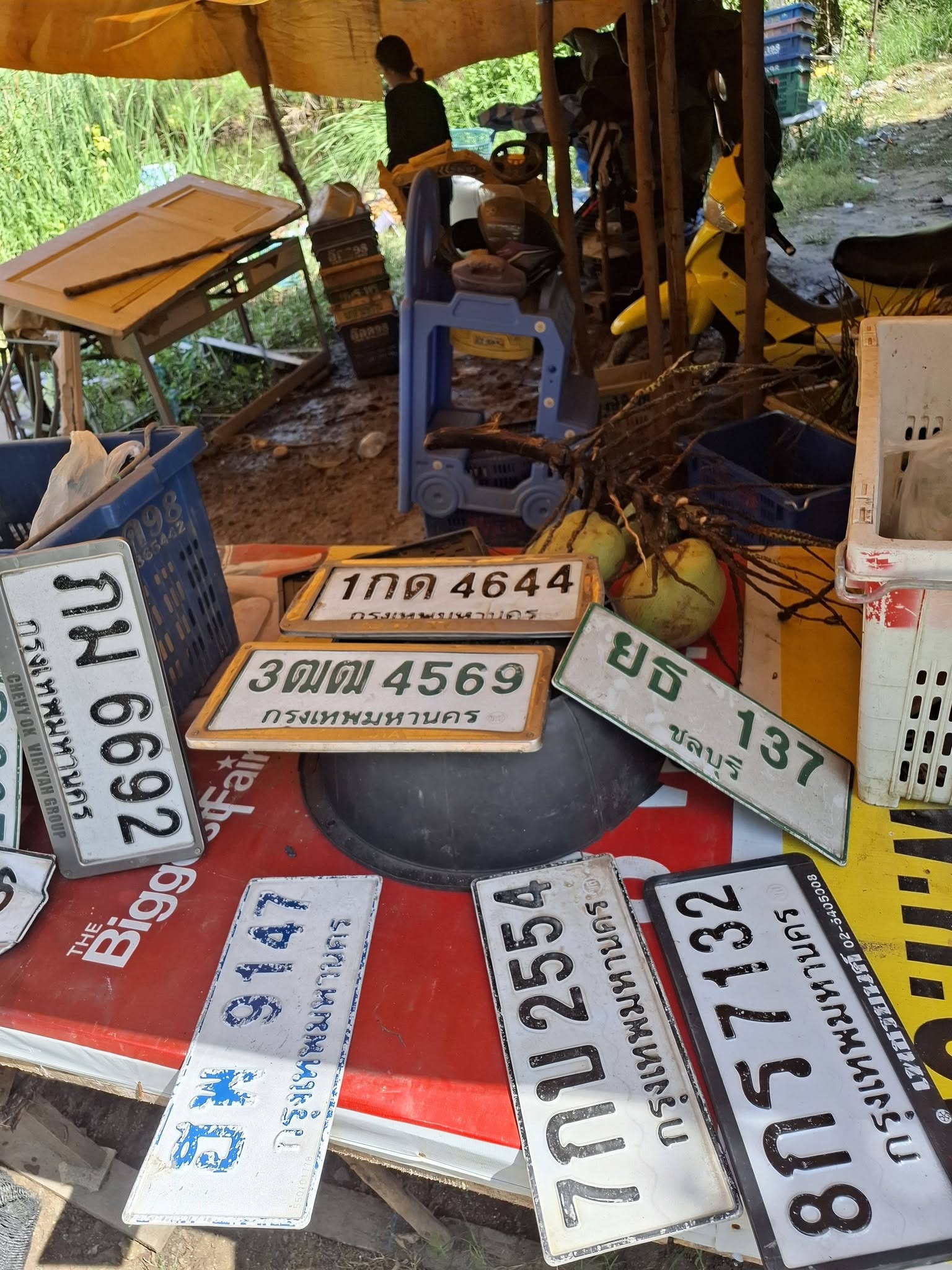 ภาพขยายป้าย ภม 6692 ในรูปกองป้าย