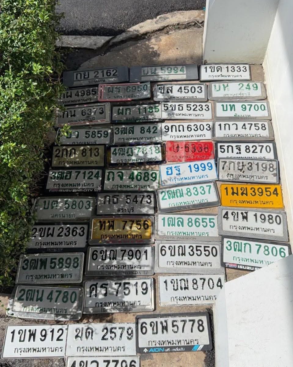 ภาพขยายป้าย 6ขณ 7901 ในรูปกองป้าย