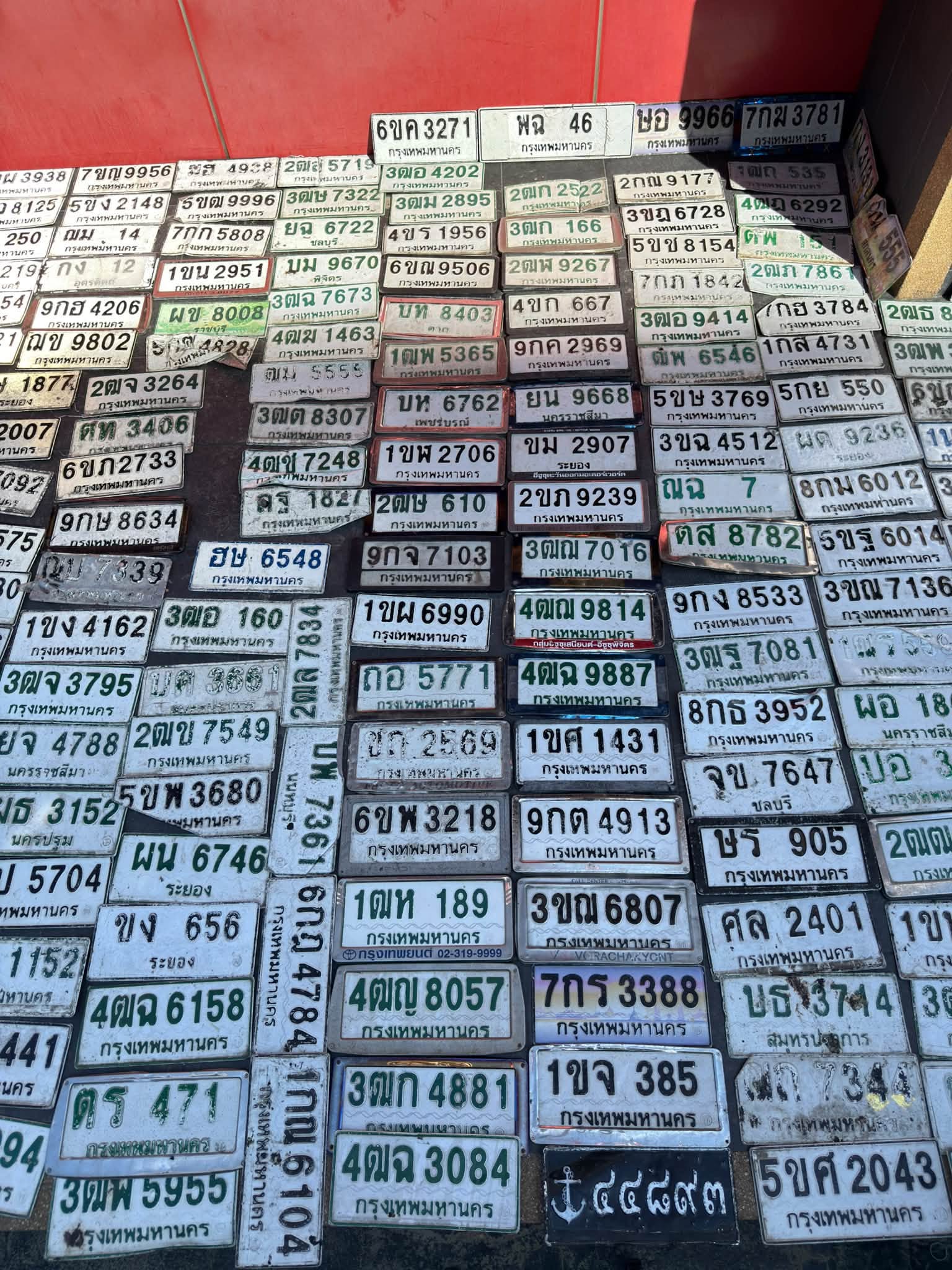 ภาพขยายป้าย 7กฎ 4784 ในรูปกองป้าย