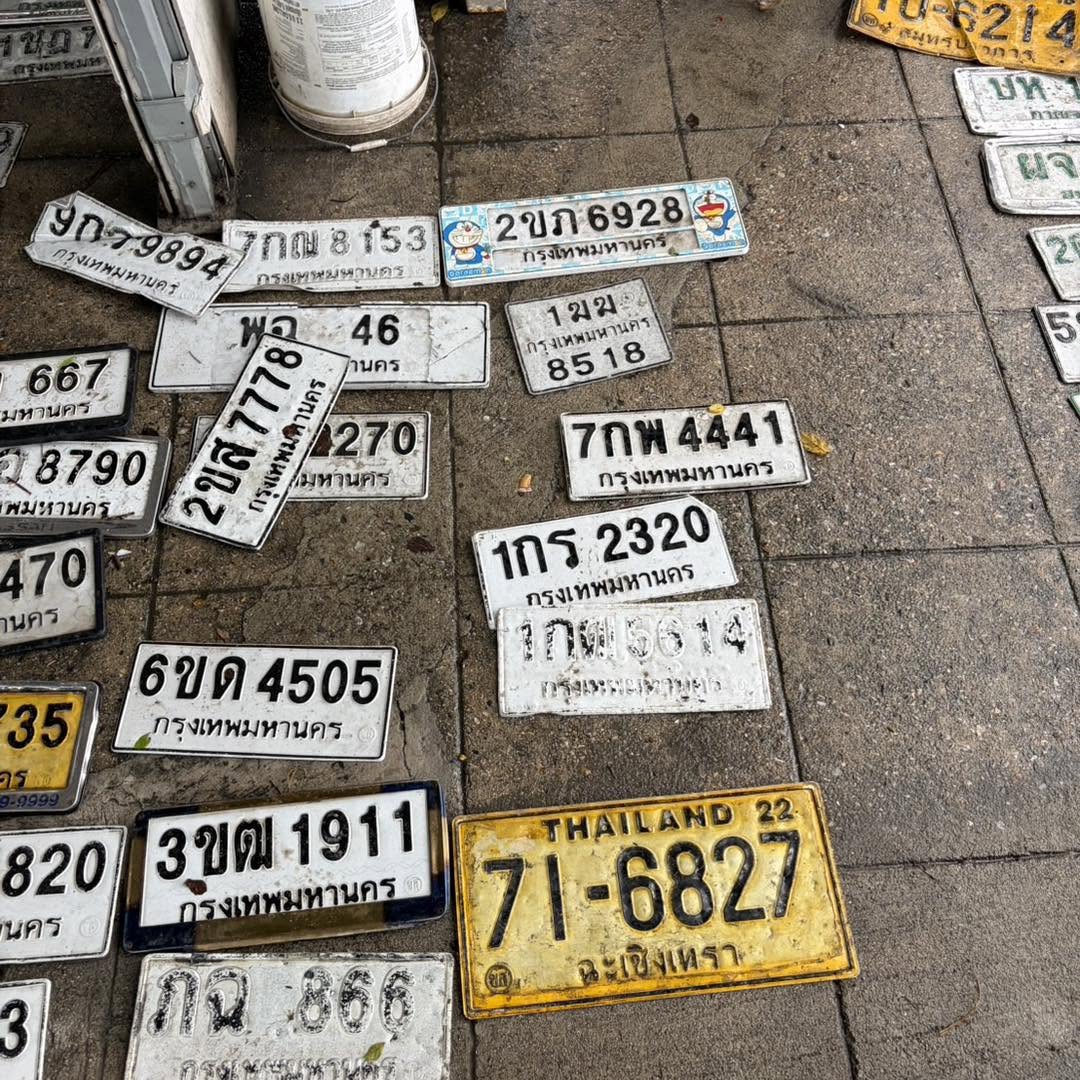 ภาพขยายป้าย 7ก? 8153 ในรูปกองป้าย