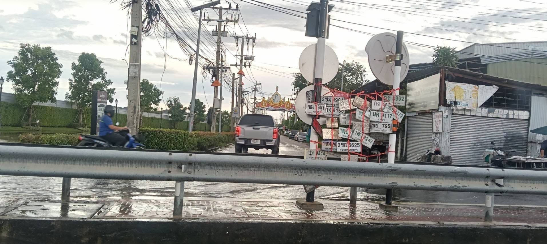ภาพขยายป้าย 3ขณ 5625 ในรูปกองป้าย