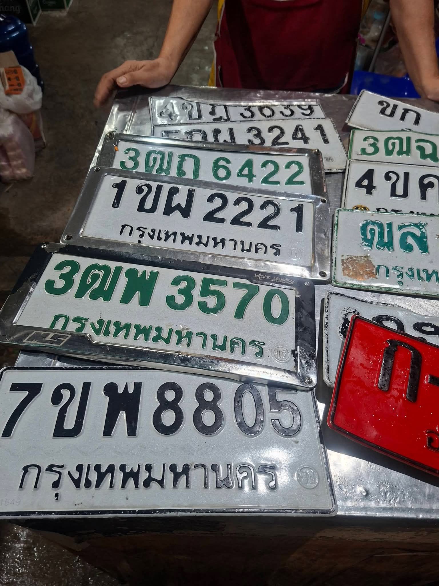 ภาพขยายป้าย 3ฒ? 3570 ในรูปกองป้าย