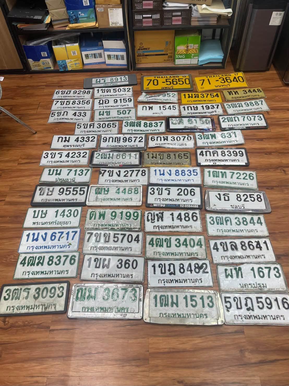 ภาพขยายป้าย 3ฒค 3844 ในรูปกองป้าย