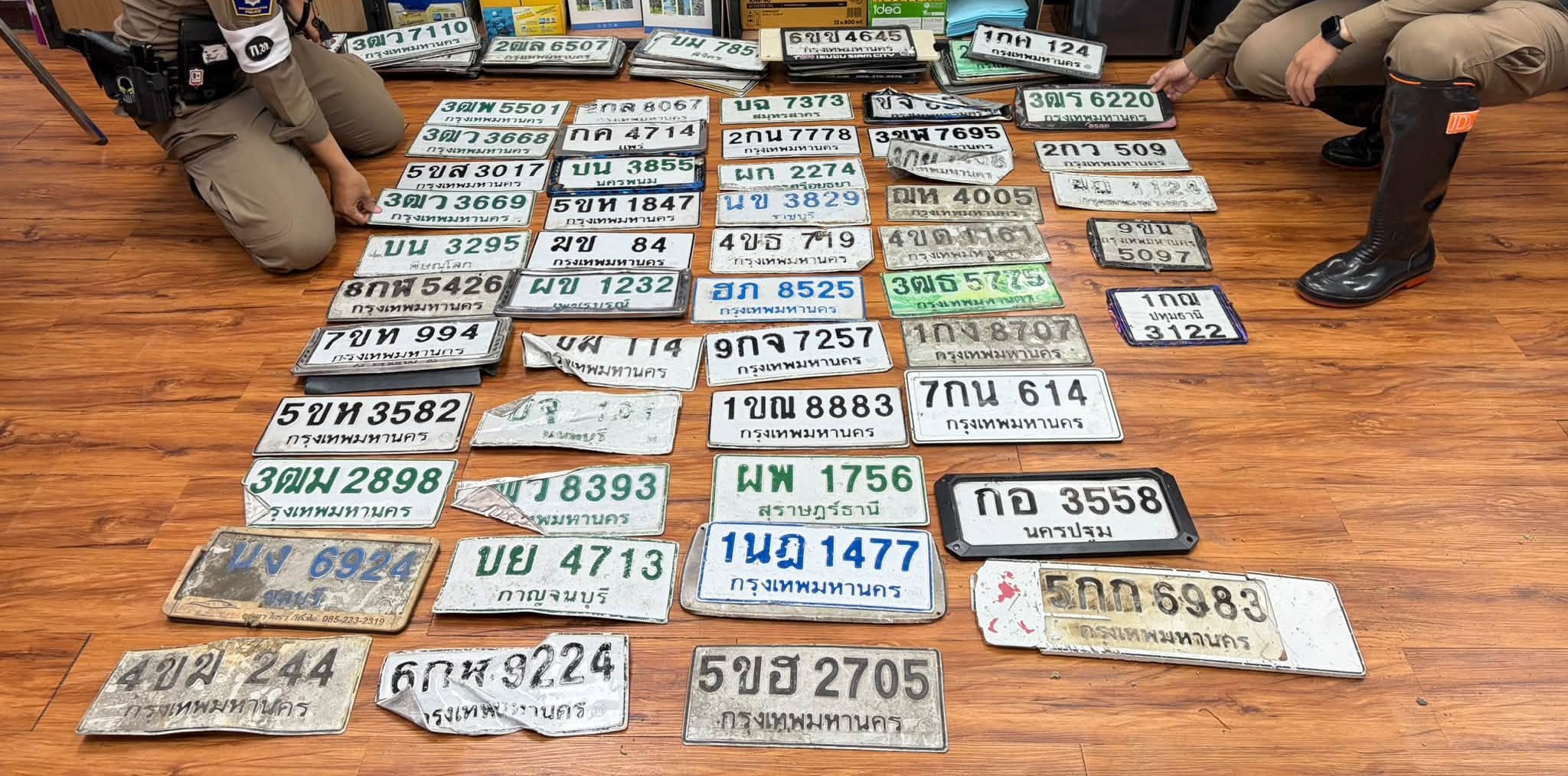 ภาพขยายป้าย 4ข? 244 ในรูปกองป้าย